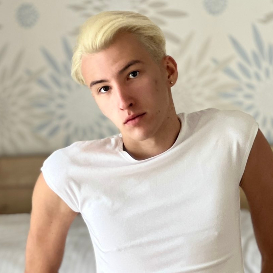 Gay - 1 (2).jpg